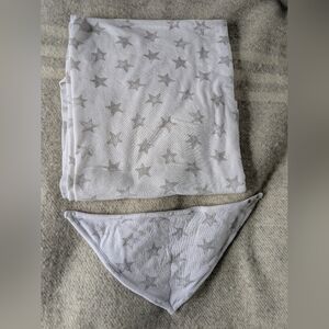 White Star Patterned Baby Blanket and Bib Set